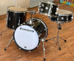 Ludwig Questlove Breakbeats Drum Set Black Sparkle Small compact drums. Includes; 10" tom, 13" floor tom, 16" bass drum with riser and 14" snare