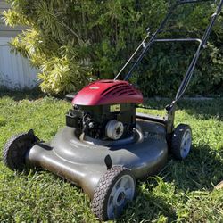 AVAILABLE  PUSH LAWNMOWER CRAFTSMAN 4.75 HP 21 INCH  WIDTH CUT. PUSH LAWNMOWER . PERFECTLY  WORKING CONDITION POWERED BY SUPER AMERICAN ENGINE BRIGGS 