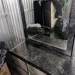 Queen Size Bed Frame And Matching Dresser With Mirror 