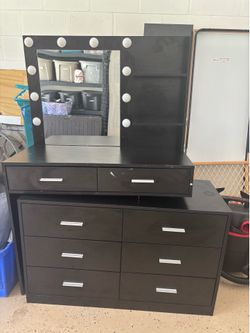 Vanity/ dresser with lights