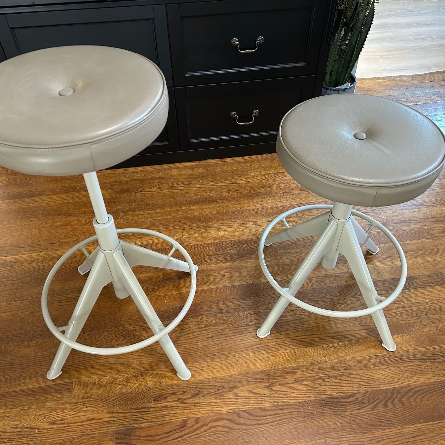IKEA TROLLBERGET Active sit/stand support, Grann beige for Sale in