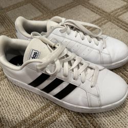 Men’s White Adidas Sneakers 8.5 US/ Women’s Size 10