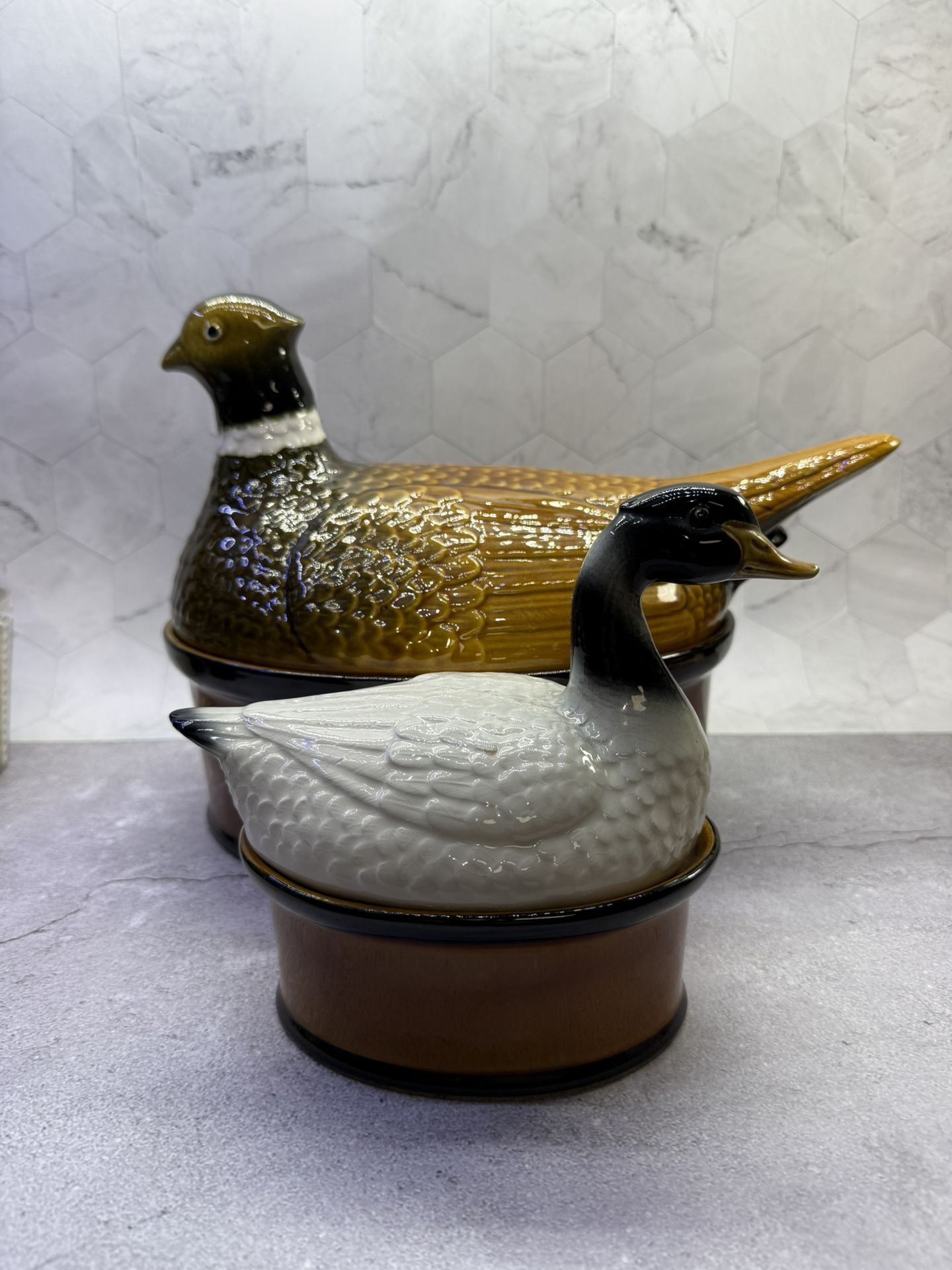 Set of (2) vintage 1970s ceramic casserole dishes with lids...