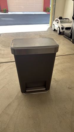 Simple Design Trash Can