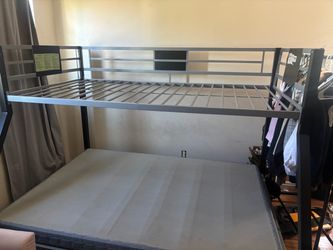 Bunk bed / twin over full great condition