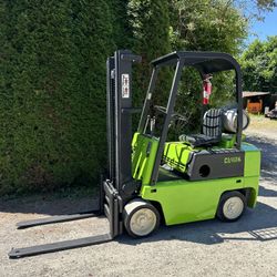 Clark C500 30 Forklift 