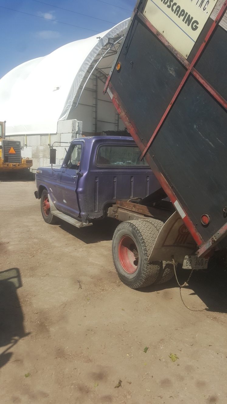 Dump truck