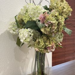 Giant glass vase flowers arrangements 