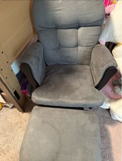 Glider with ottoman