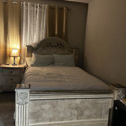 Great Condition Bedroom Set (mattress not Included)