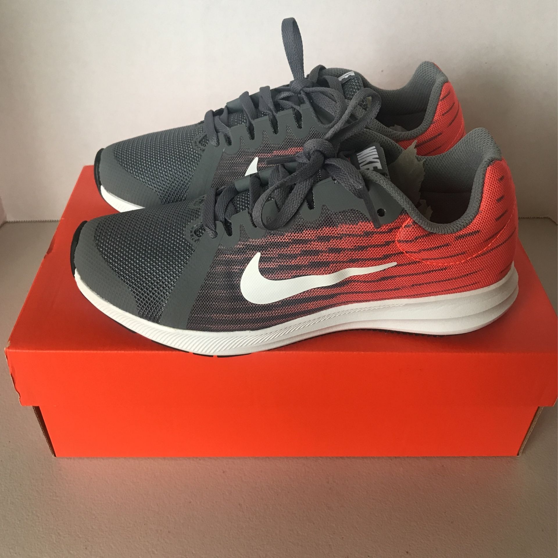 Nike Downshifter 8 Size 4Y