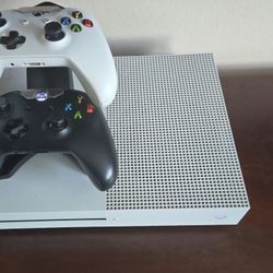 Xbox One S w/2 Controllers and Cables