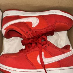Nike Dunk Low Valentines Day 2024