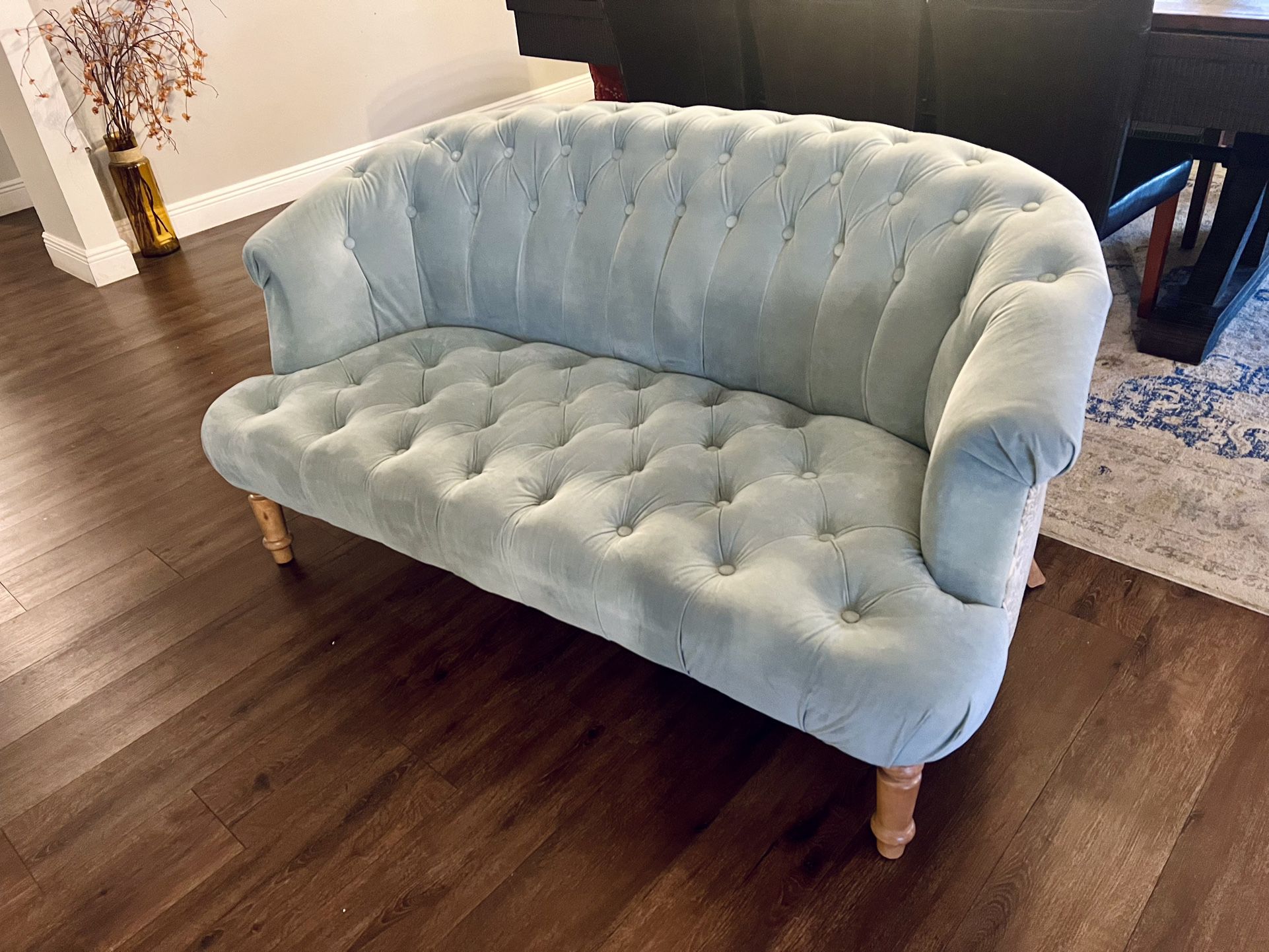 Tufted Antique Look Couch Loveseat 