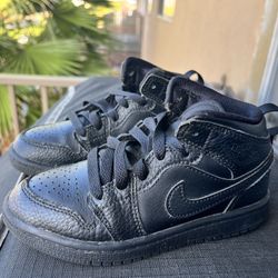  Jordan 1 Mid Triple Black Tumbled Leather 
