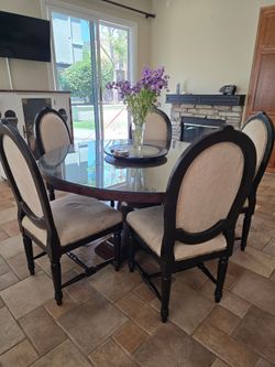 Dining table & chairs
