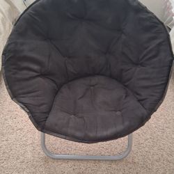 Foldable Saucer Chair in Black
