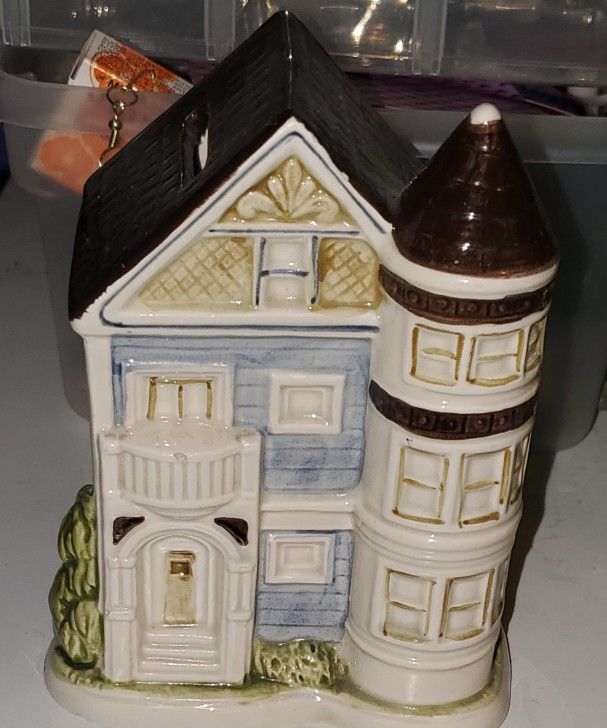 PIGGYBANK HOUSE