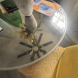 Beautiful Mirrored Dining Table W/Chairs