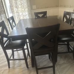 Kitchen table 