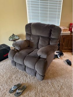 Electric recliner 1 year old