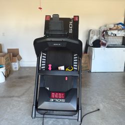 Treadmill - Plug In