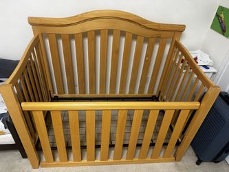 First Hand Crib - No Pet No Smoking