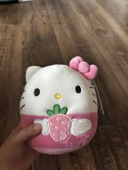 Hello Kitty Squishmallow – Pink Bow & Strawberry