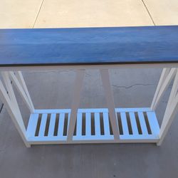 Modern Farmhouse Console Table - Like New Excellent (Used gently in a guest room)
Stylish two-tone console table with a dark wood top and white geomet