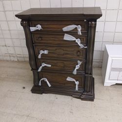 5 DRAWER ANTIQUE CHEST