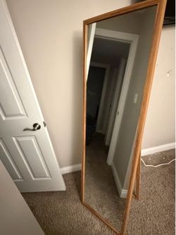 Wall/standing mirror