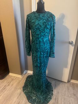 Green sequin maxi dress with long sleeves and a train #formal #eveningwear Elegant party dress size XL NEW with tag😊