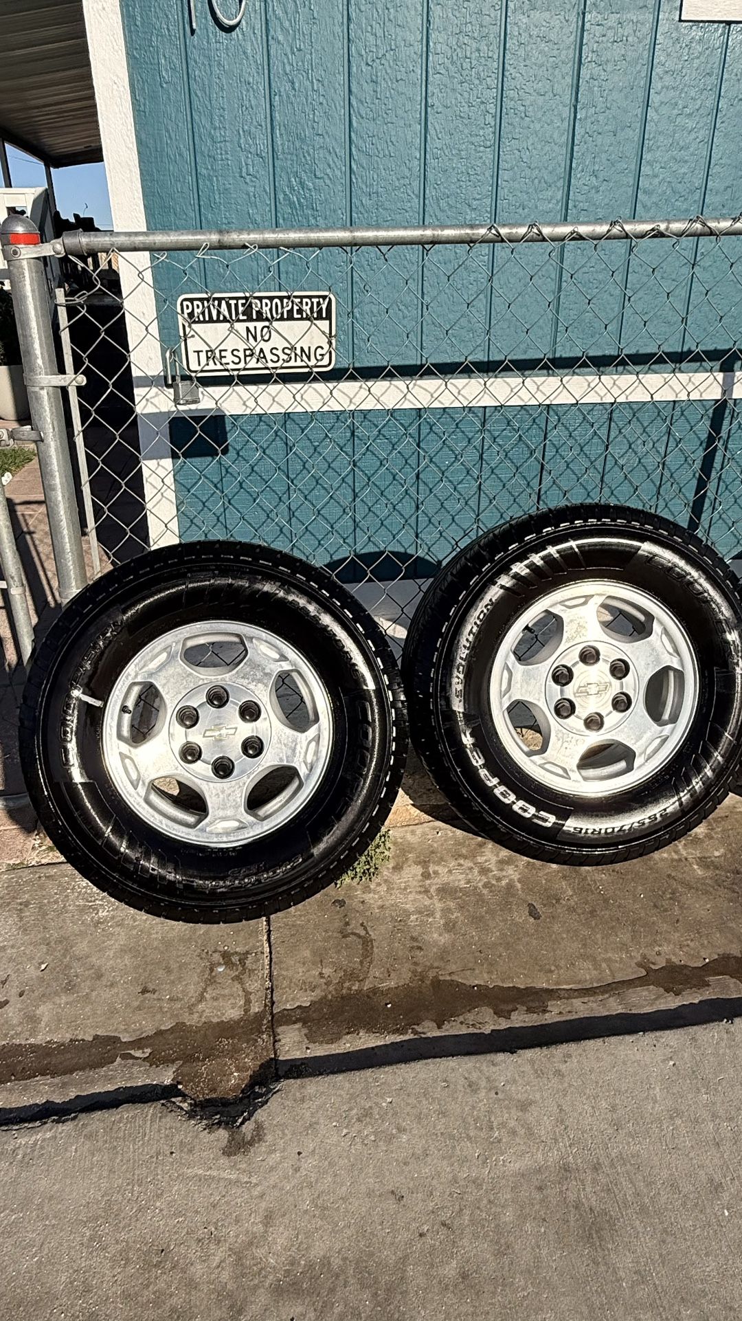 OEM Chevrolet Silverado Rims and tires 16”