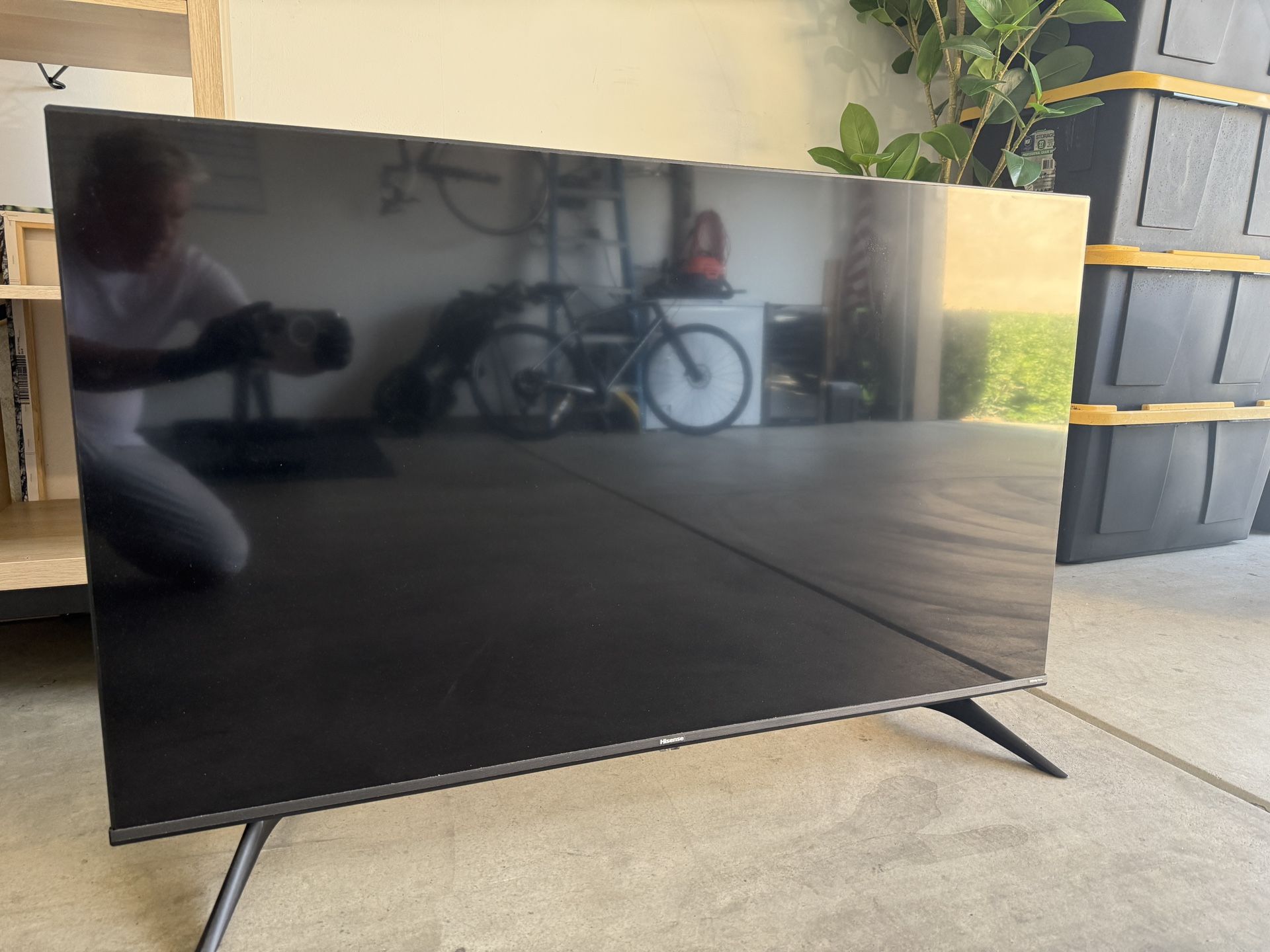 TV, 50” Smart 4K UHD
