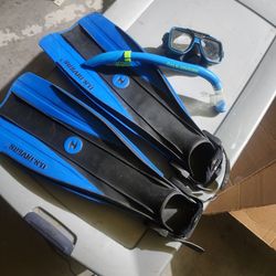 U.S.Divers  Swim Fins size women's 4 1/2 to 6 1/1