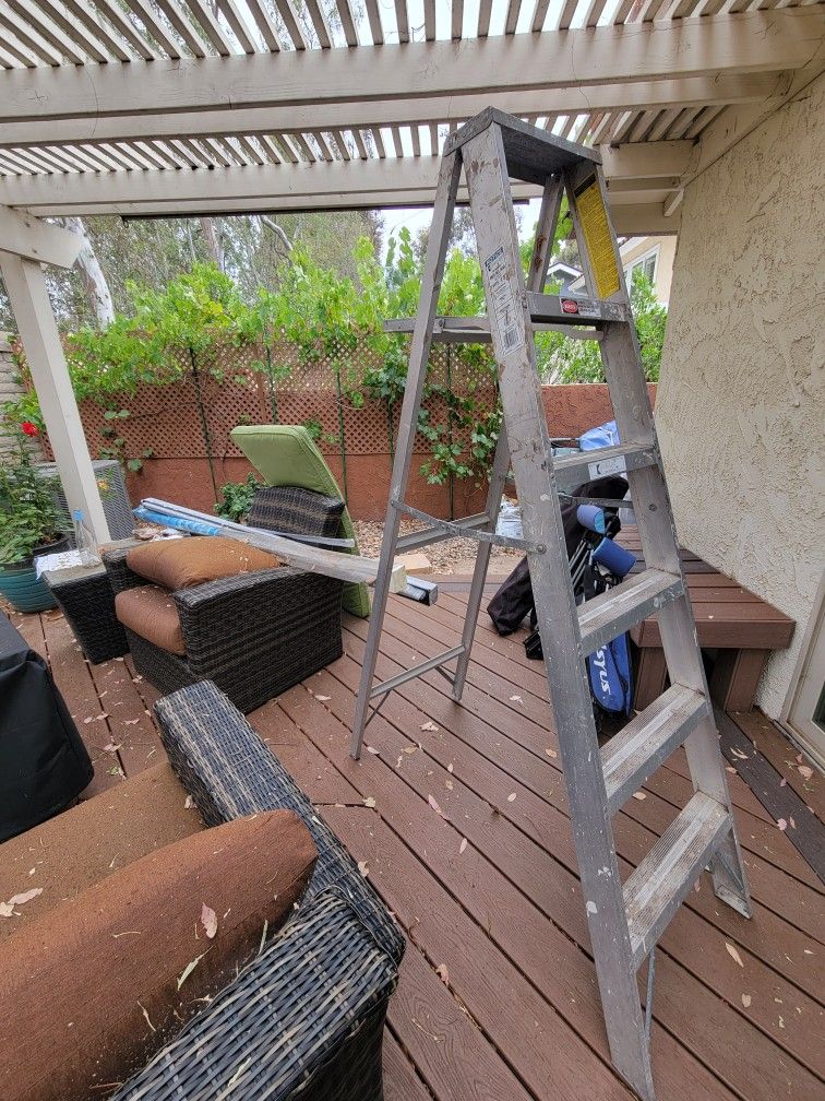 6 Ft Aluminum Light Duty Ladder