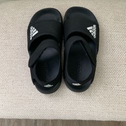 Adidas Sandals Size 12K/hablo Español