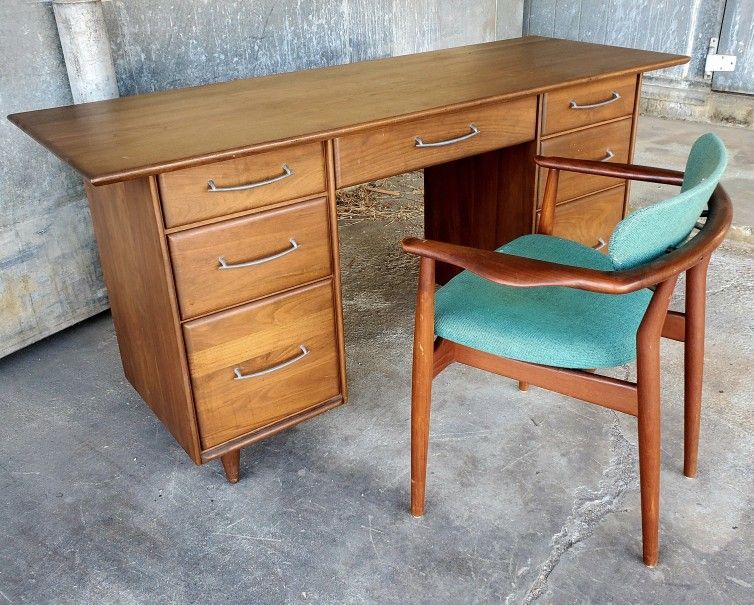 Vintage Mid Century Ace-Hi Prelude Walnut Desk