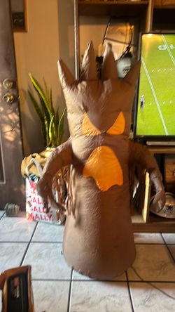 Halloween inflatable scarry man