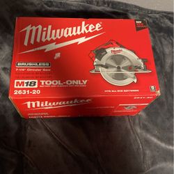 Milwaukee M18 18-Volt Lithium-Ion Brushless Cordless 7-1/4 in. Circular Saw (Tool-Only)