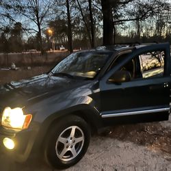 17 Inch Tires 2007 Jeep 230,000 Runs Great Need Front Shock