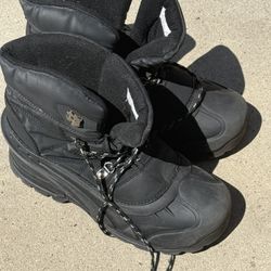 Size 7 Snow Boots 