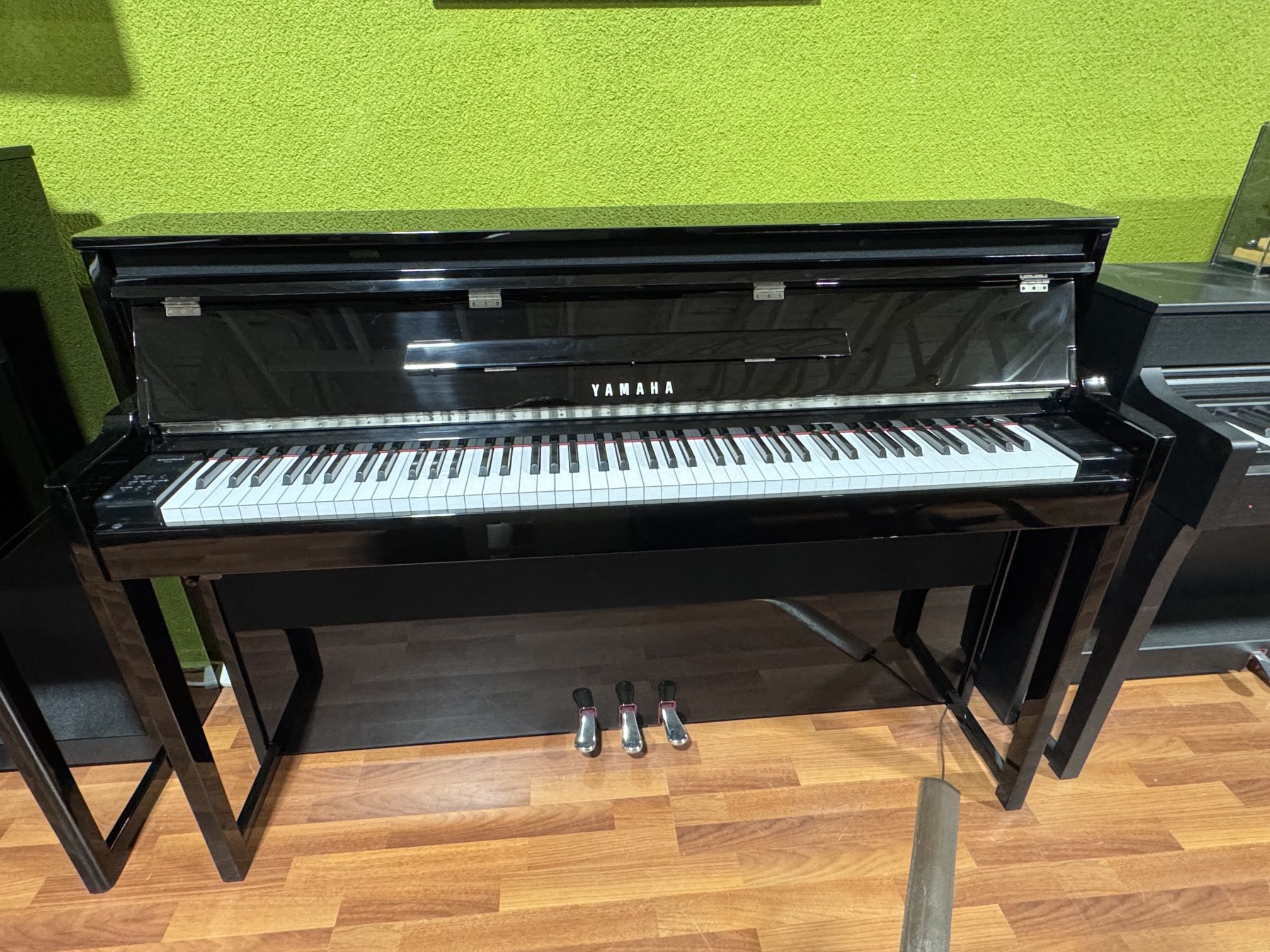 Yamaha NU1X