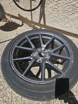 Tesla model 3 rim and tire 235/43/18