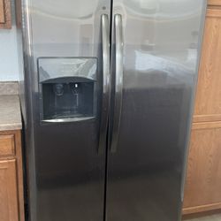 Frigidaire Side by side 