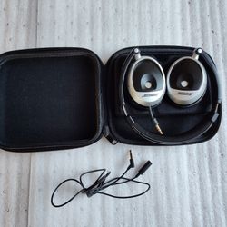 Bose On-Ear-Headphones With Case, Very Good Condition 