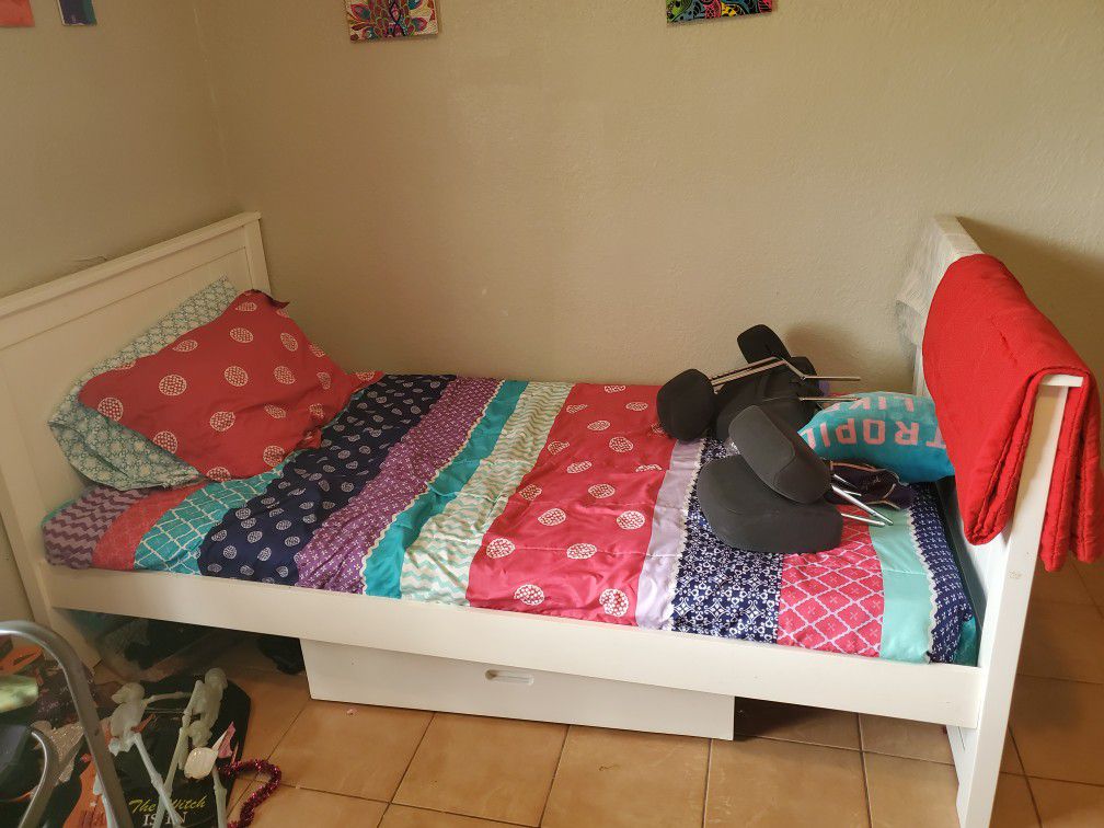 Bunk bed or 2 twins w/ mattress & ladder