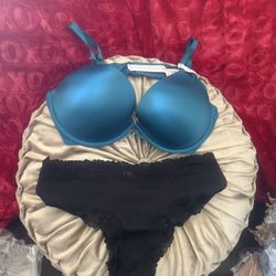 Victoria Secret Set Size 38C Panty Size Medium 