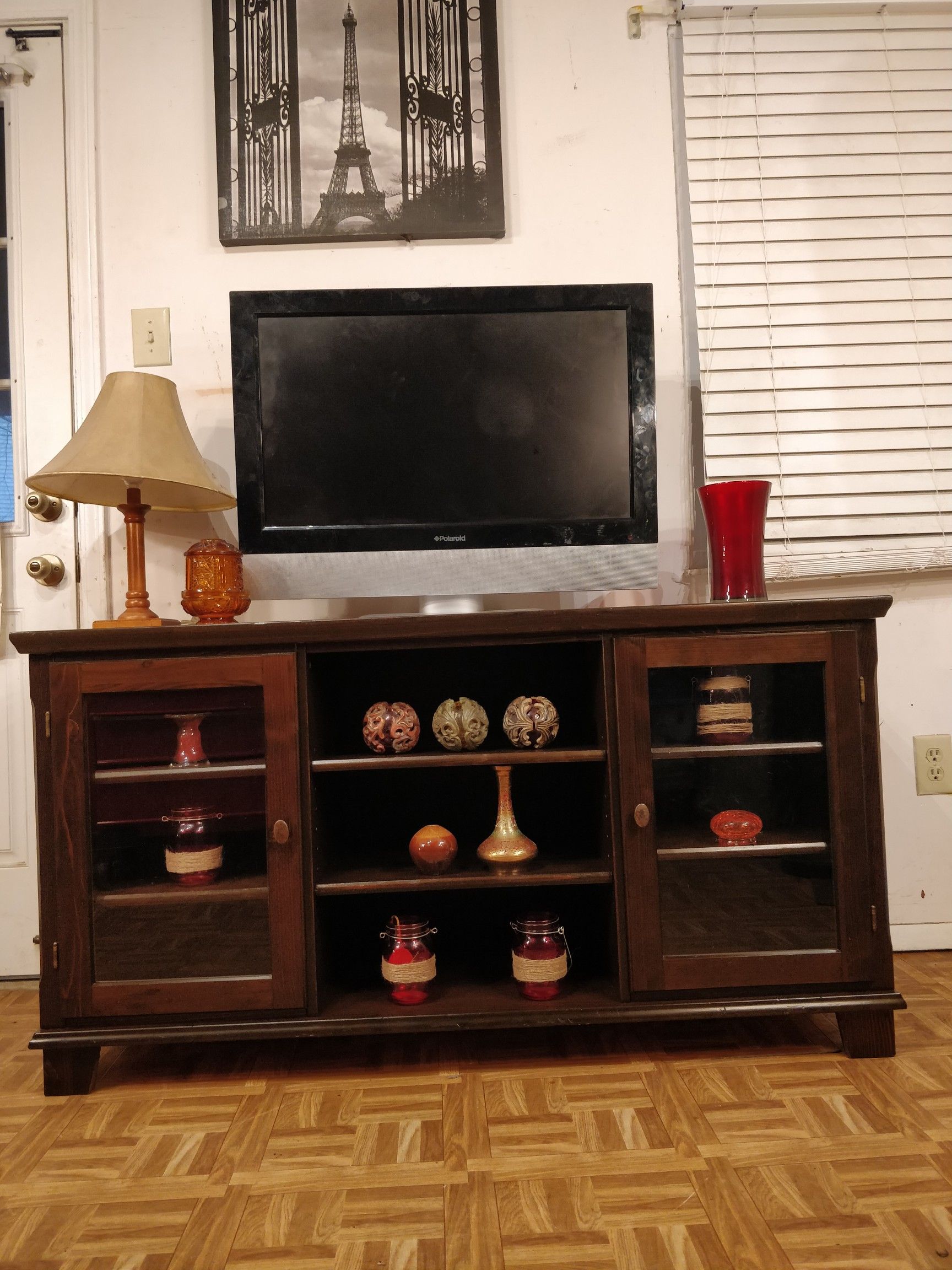 Like new wooden modern big TV stand for big TVs in great condition, you can adjustable all shelves, let me know when yo