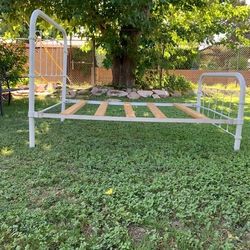 Vintage Decorative Bedframe, Full